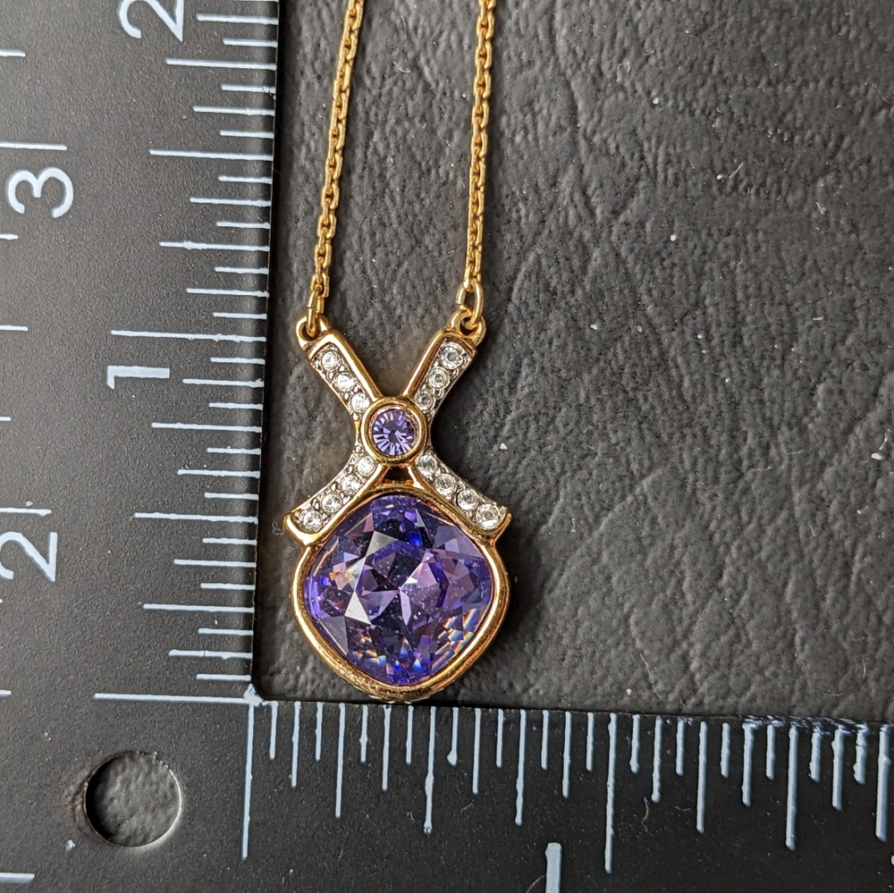 Swarovski Swan Signed Purple Crystal Pendant Gold Tone Necklace - Picture 4 of 7